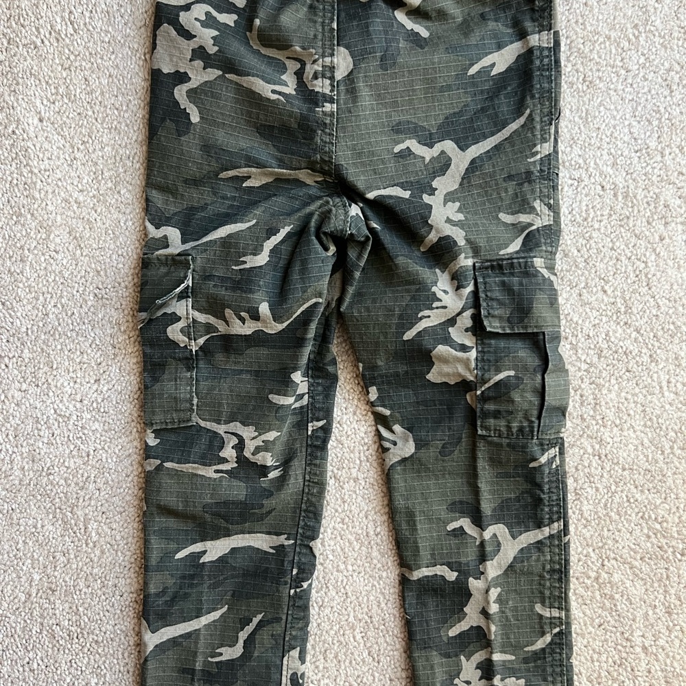 Old navy- 4T boys pants. Excellent condition